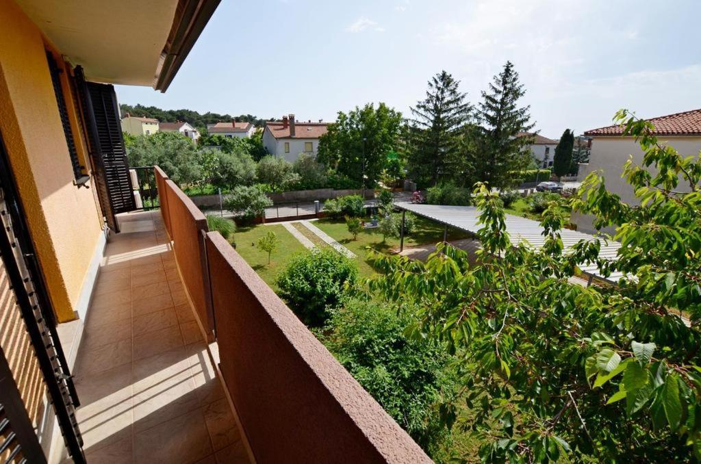 Apartment Karolina - Green Oasis Пула Экстерьер фото
