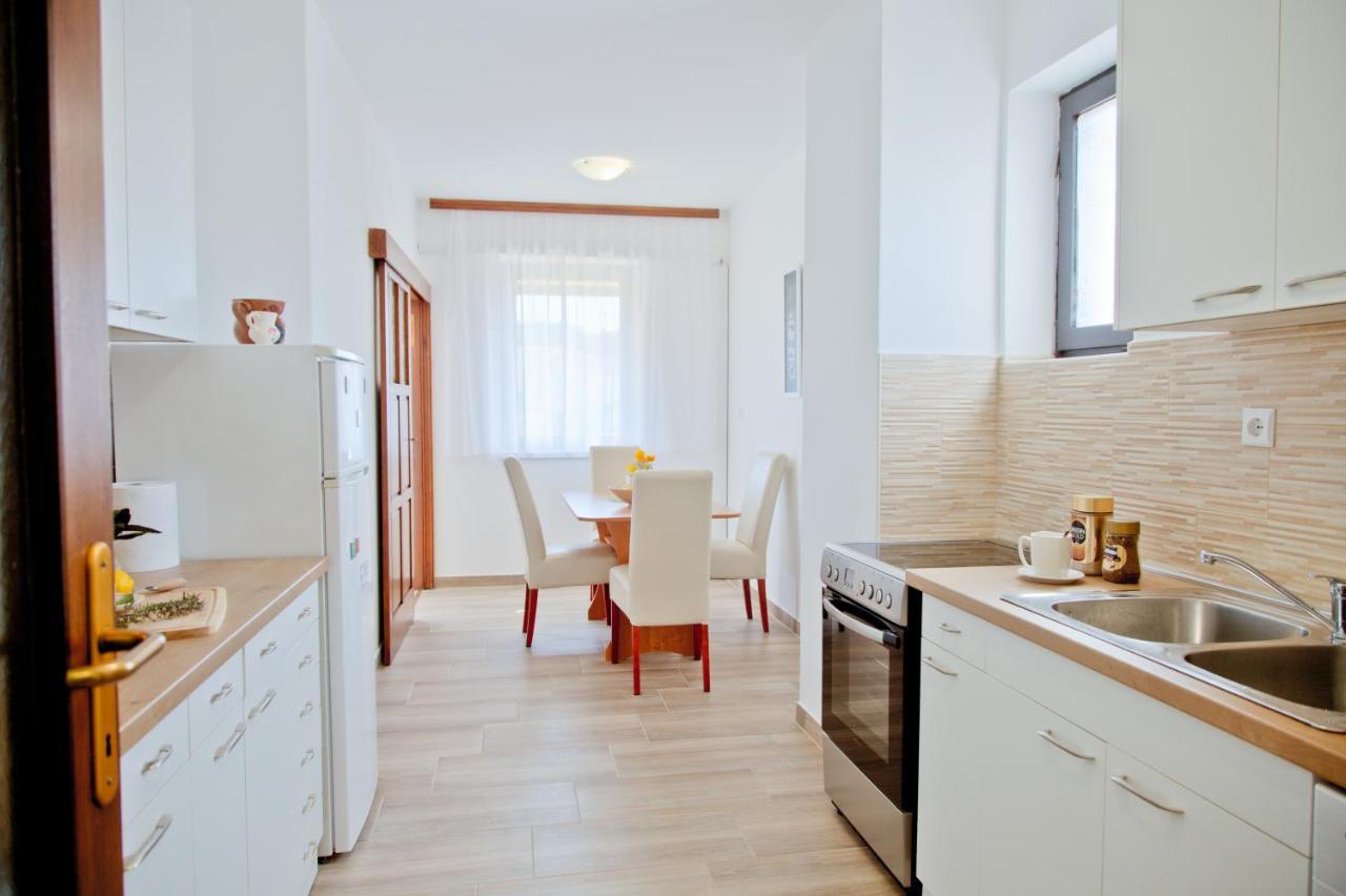 Apartment Karolina - Green Oasis Пула Экстерьер фото
