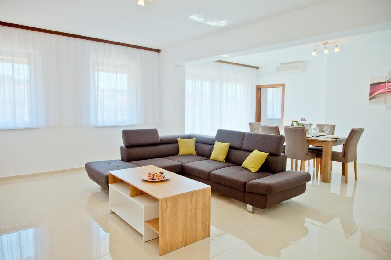 Apartment Karolina - Green Oasis Пула Экстерьер фото
